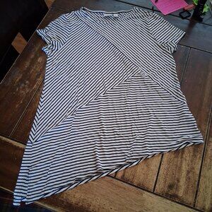 chicos size 2 black and white Asymmetrical tee US women's size 12 or Large (L).